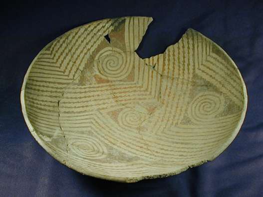 Picture shows Hohokam bowl, dating to about 1000 A.D.